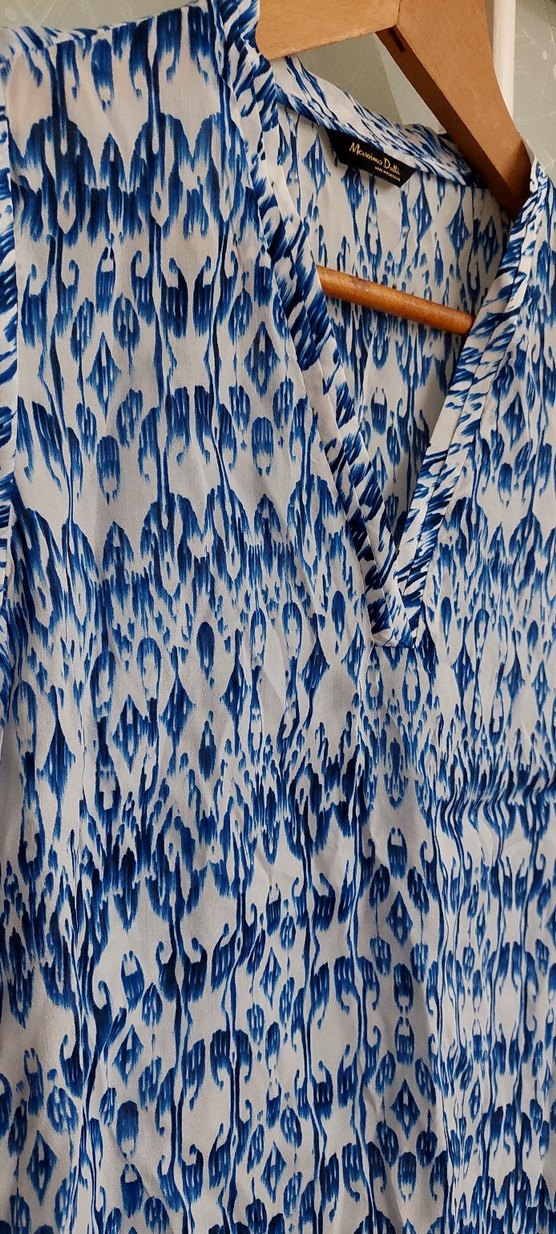 Mavi Batik Desenli v yaka Bluz - Görsel 3