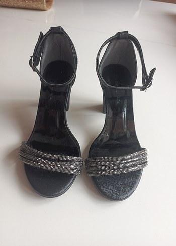 Nine West Parlak Siyah Topuklu Ayakkabı