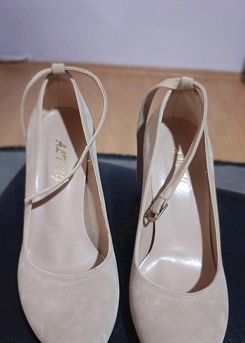Bej Süet Stiletto Topuklu Kadın Ayakkabı