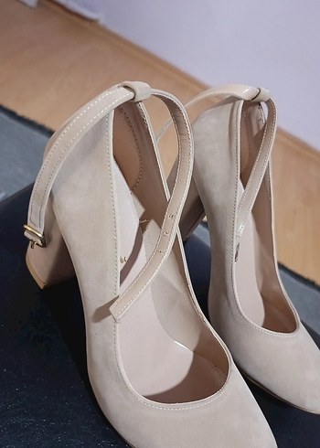 Zara Bej Süet Stiletto Topuklu Kadın Ayakkabı