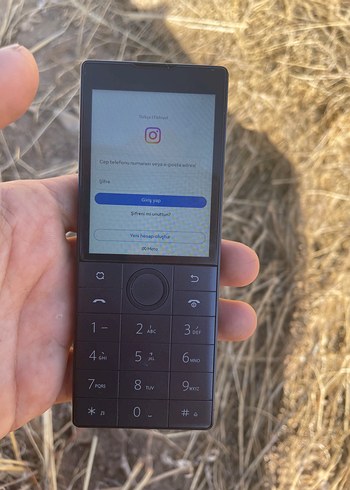 F22 tuşlu dokunmatik telefon