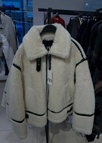 Beyaz Peluş Kadın Mini Ceket