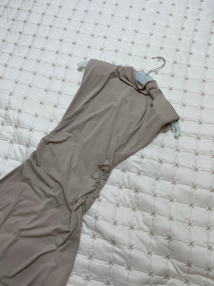 H&M dar vatkalı elbise - Görsel 2