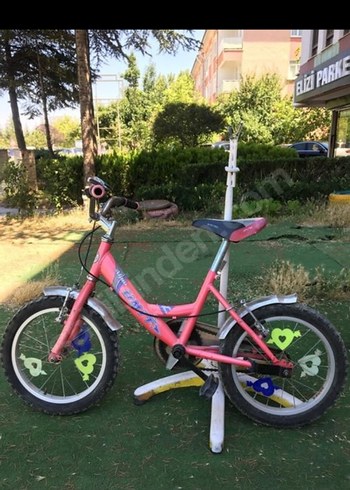 Diğer Renkli Pembe İki Tekerlekli Bisiklet