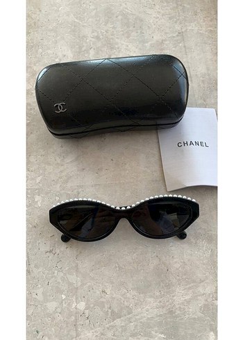 Beden Siyah Parlak İnci Detaylı Chanel Güneş Gözlüğü