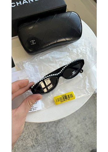 Siyah Parlak İnci Detaylı Chanel Güneş Gözlüğü