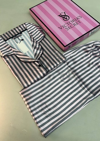 Victoria's Secret Gri Çizgili Kadın Pijama Takımı