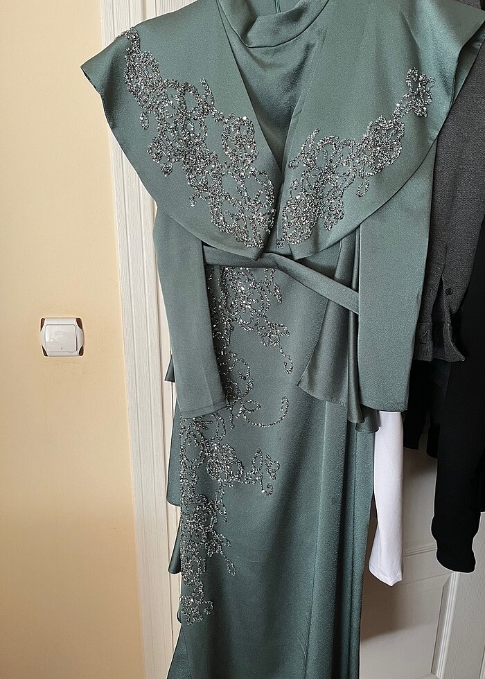 Tesettür abiye şalı ile - Görsel 2