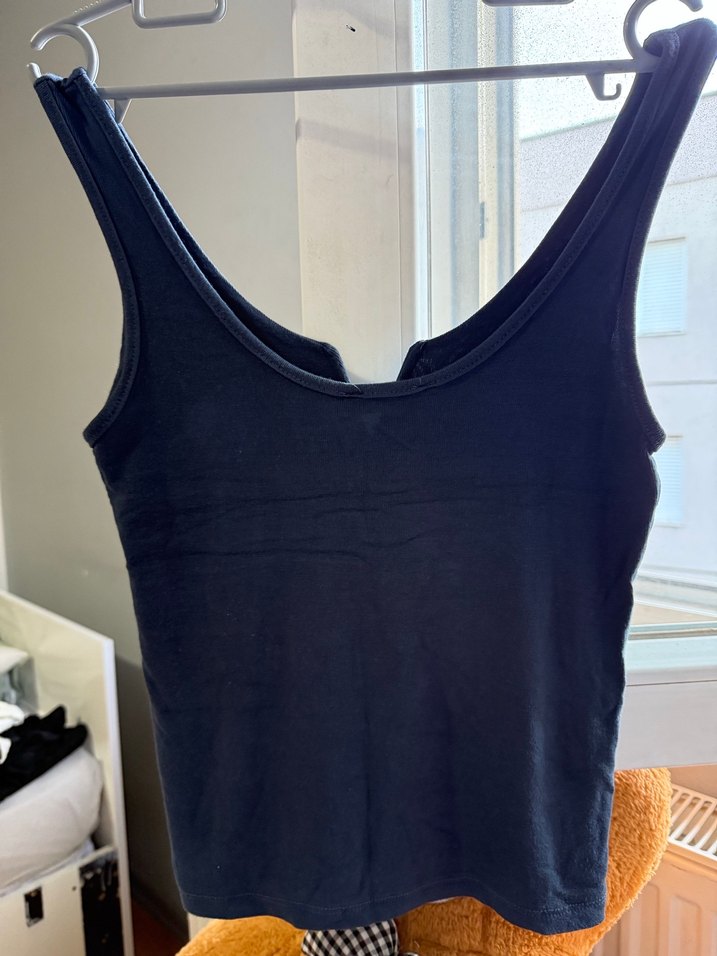 Siyah V Yaka Kadın Atlet - Görsel 2