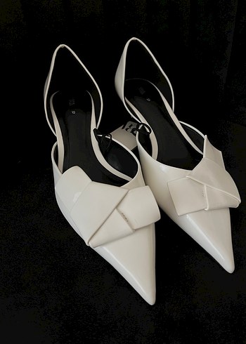 37 Beden Zara beyaz Sivri Stiletto