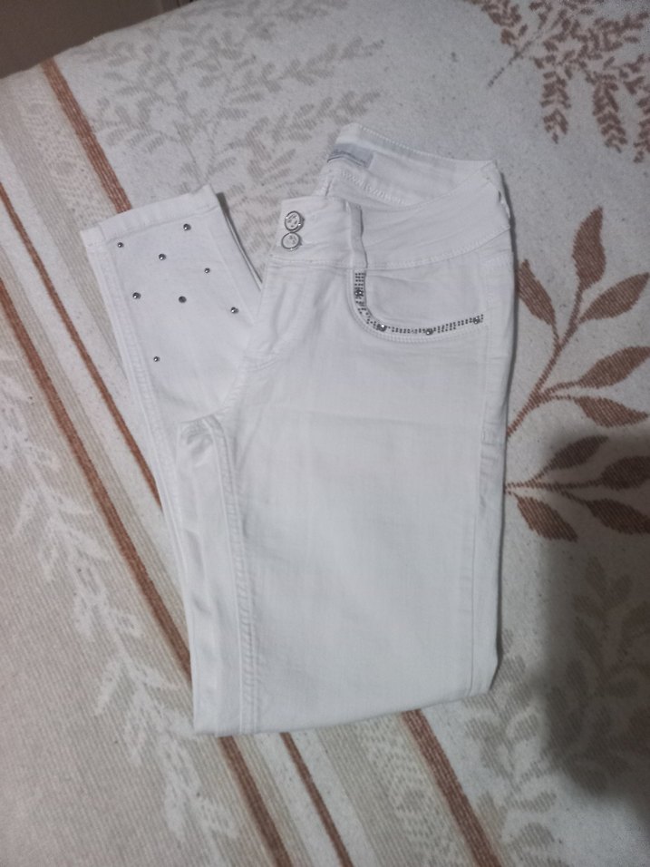 Düğmeli Nakış İşlemeli Beyaz Kadın Kot Pantolon - Görsel 2