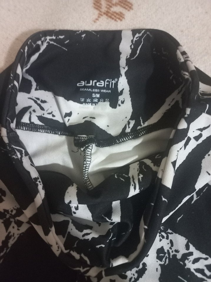 Kadın Siyah Beyaz Batik Desenli Tayt - Görsel 2