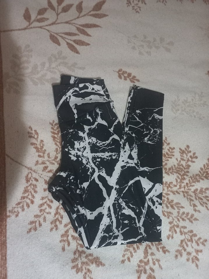 Kadın Siyah Beyaz Batik Desenli Tayt - Görsel 3