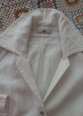 Düğmeli Beyaz Keten Kadın Blazer - Görsel 3