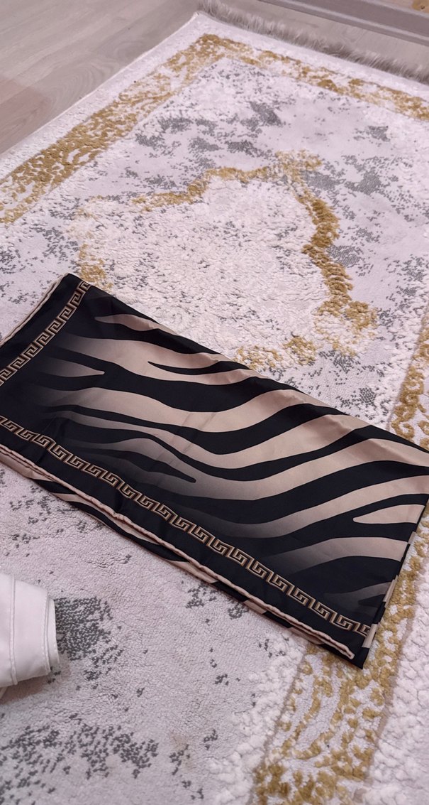 Bohem Tarzı Kadın Desenli Şal - Görsel 2