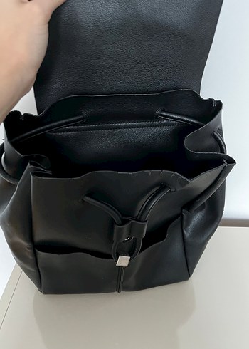 Siyah Kadın Deri Sırt Çantası - Görsel 2