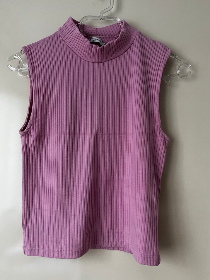 Pembe Piliseli Yüksek Yakalı Kolsuz Kadın Bluz - Görsel 2