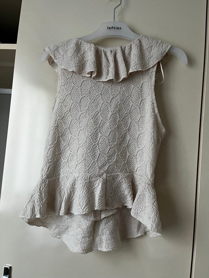 Nakışlı Volanlı Kolsuz V Yaka Kadın Bluz - Görsel 3