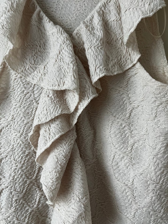 Nakışlı Volanlı Kolsuz V Yaka Kadın Bluz - Görsel 2