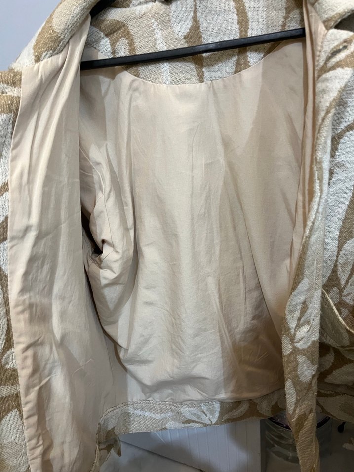 Düğmeli Bej Desenli Ceket - Görsel 4