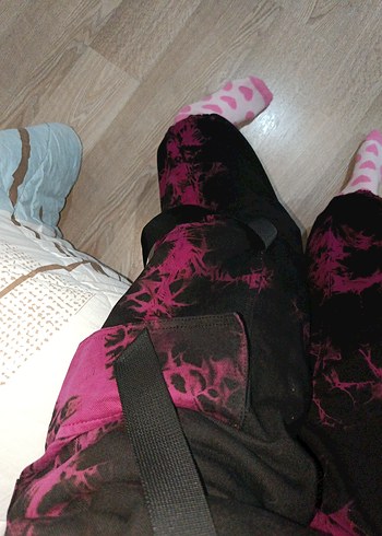 Kemerli Pembe Siyah Bağlama Desenli Bol Pantolon - Görsel 2