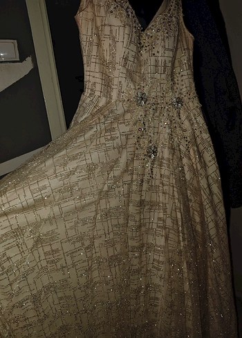 Payetli V Yakalı Bej Uzun Abiye Elbise - Görsel 2