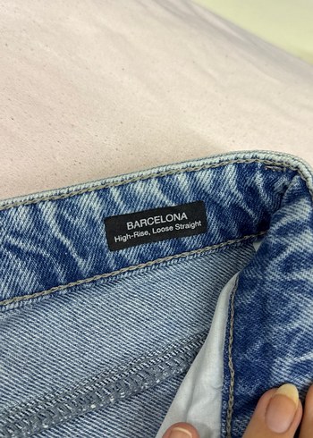 26 Beden mavi Renk Mavi Barcelona Model Yırtıklı Jean