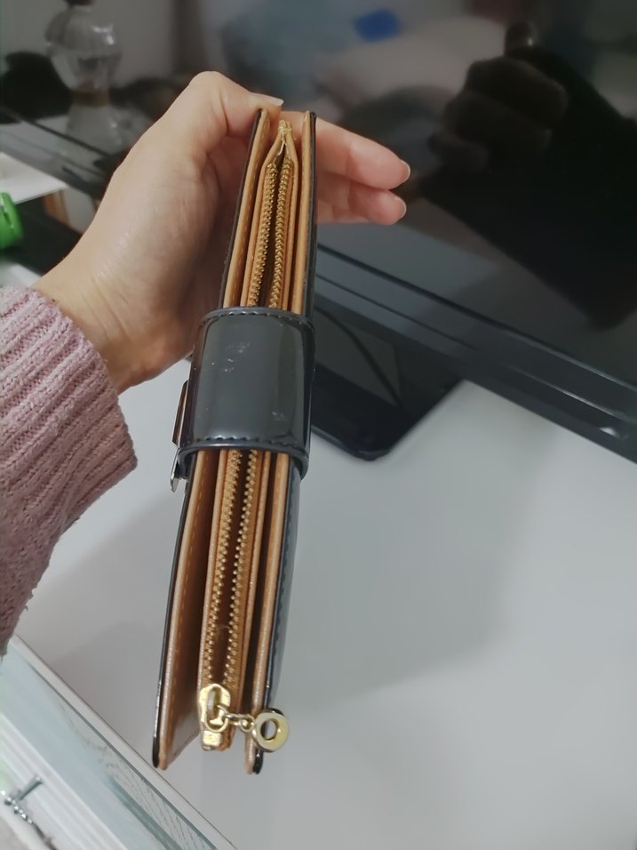 Parlak Siyah Deri Tokalı Kadın Portföyü cuzdan - Görsel 3