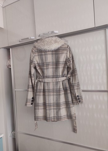 Kürk Detaylı Bej Kareli Midi Kadın Kaban - Görsel 4