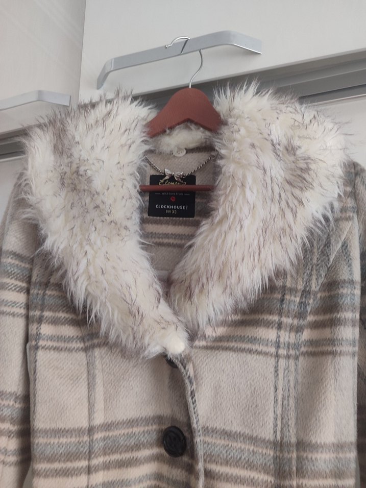 Kürk Detaylı Bej Kareli Midi Kadın Kaban - Görsel 3