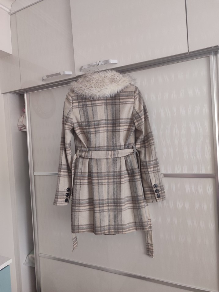 Kürk Detaylı Bej Kareli Midi Kadın Kaban - Görsel 4