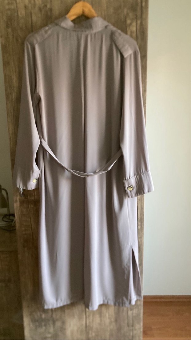 Suud Gri Uzun Düğmeli Kapan - Görsel 2