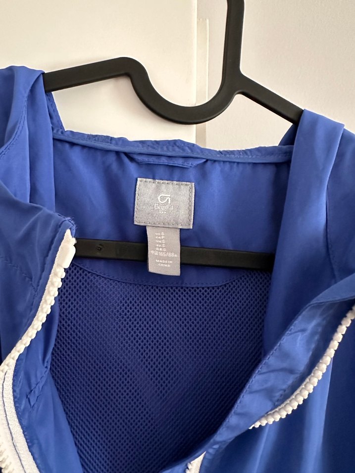 Mavi Fermuarlı Gap Kadın yağmurluk - Görsel 2