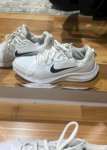 Nike Beyaz Yüksek Topuklu Spor Ayakkabı - Görsel 3