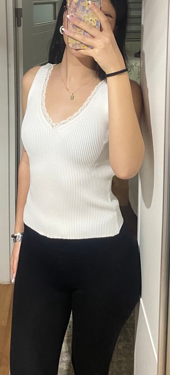 Dantel Detaylı Beyaz V Yaka Atlet - Görsel 2