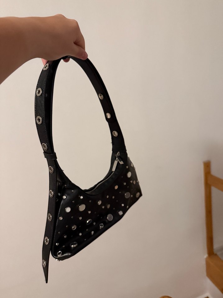 Tokalı Siyah Deri Puantiyeli Çanta - Görsel 2