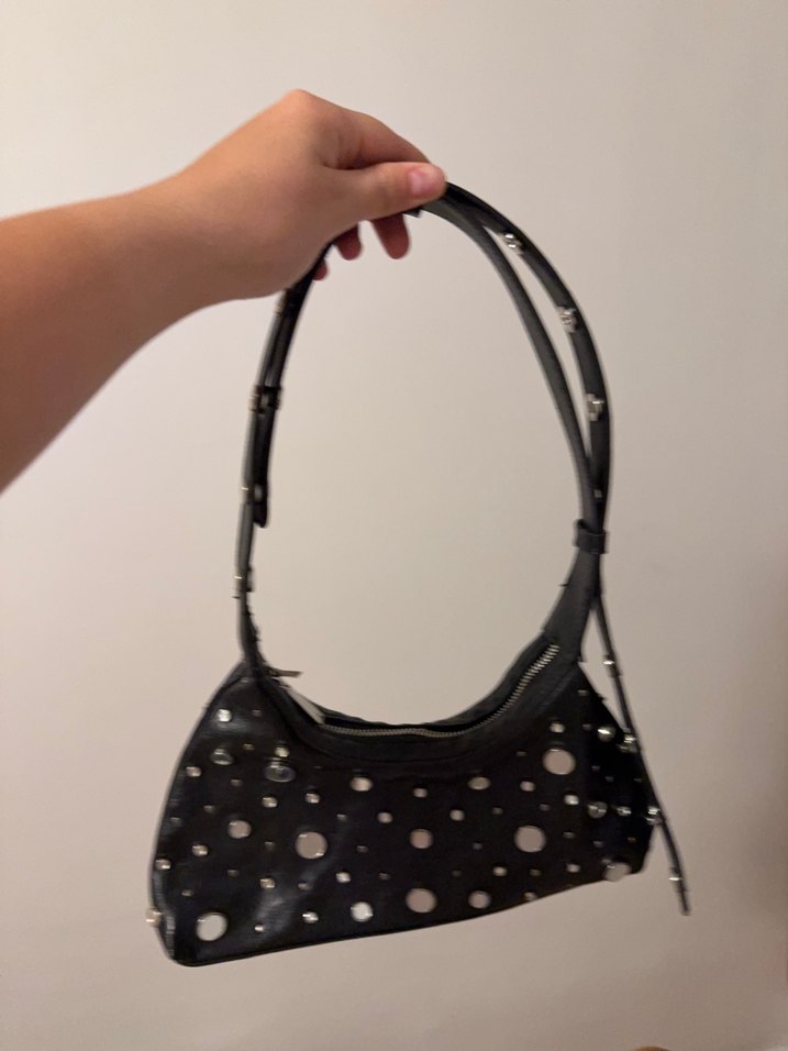 Tokalı Siyah Deri Puantiyeli Çanta - Görsel 3
