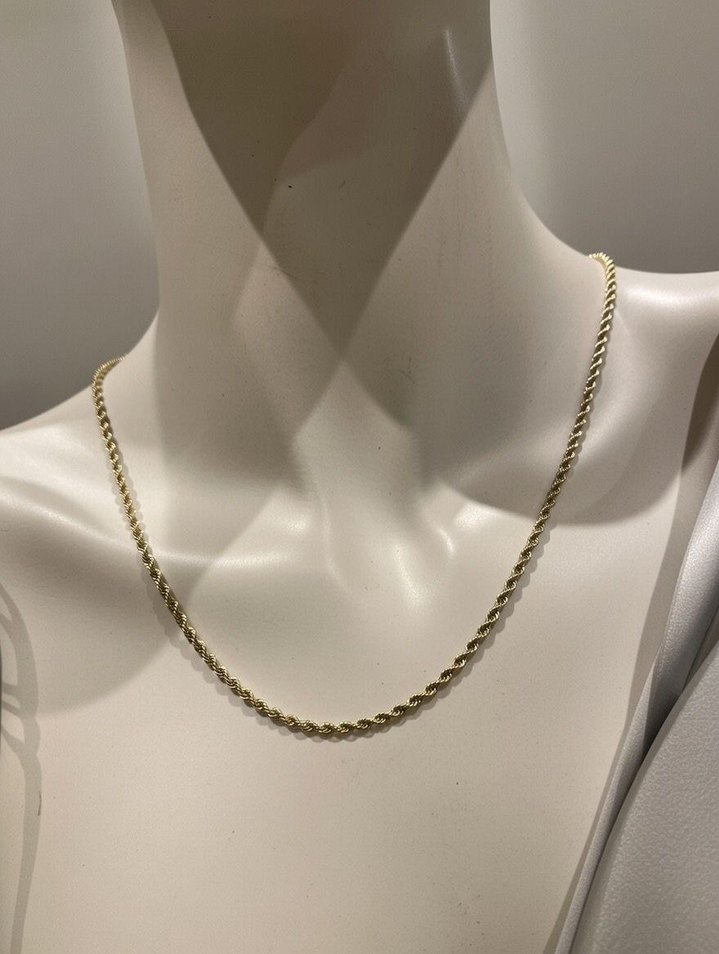 Zincir Detaylı Altın Rengi Kadın Kolye - Görsel 2