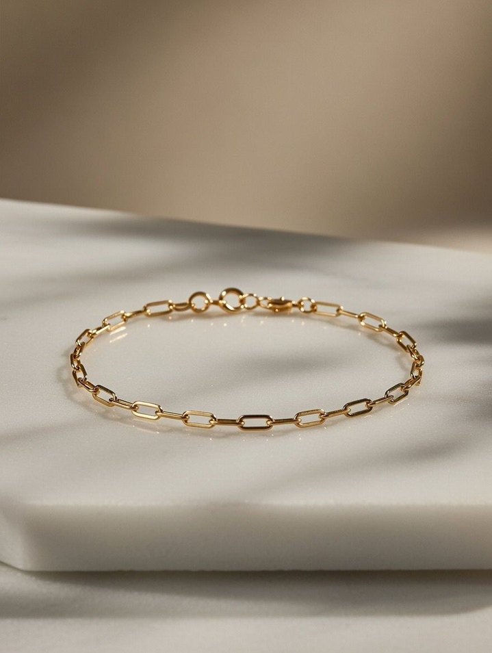 Zincir Detaylı Altın Rengi Minimalist Bileklik - Görsel 2