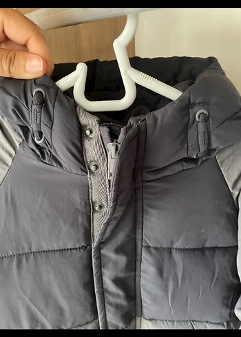 Erkek Çocuk Gri Kapüşonlu Kemerli Mont - Görsel 2