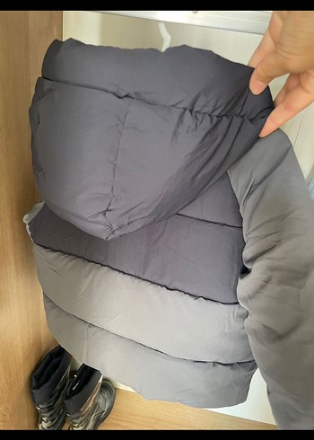 Erkek Çocuk Gri Kapüşonlu Kemerli Mont - Görsel 4