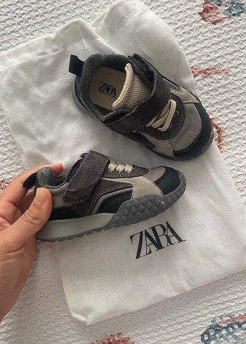 Zara Erkek Çocuk Gri Yılan Desenli Spor Ayakkabı