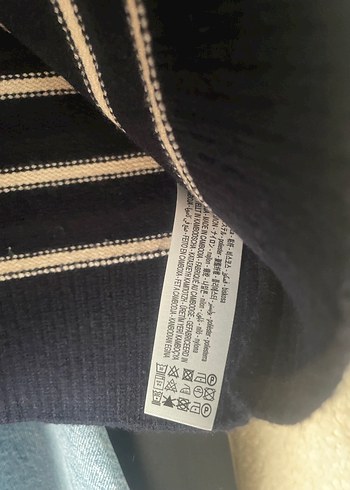 V Yaka Çizgili Triko Hırka - Görsel 4