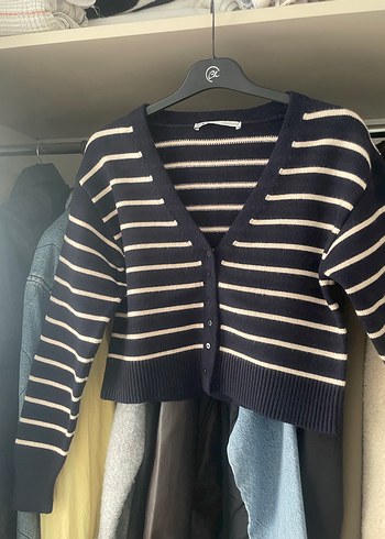 V Yaka Çizgili Triko Hırka - Görsel 2