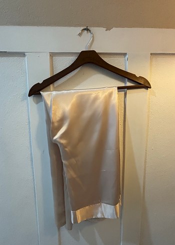 Zara Dantel Detaylı Krem Saten Gecelik Takımı Gömlek-Pantolon- Hırka