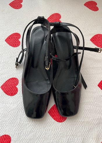 Siyah Tokalı Stiletto Topuklu Kadın Babet
