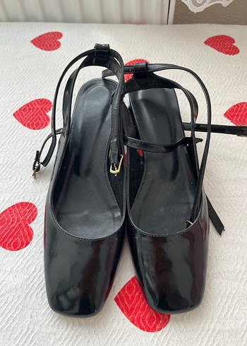 39 Beden Siyah Tokalı Stiletto Topuklu Kadın Babet
