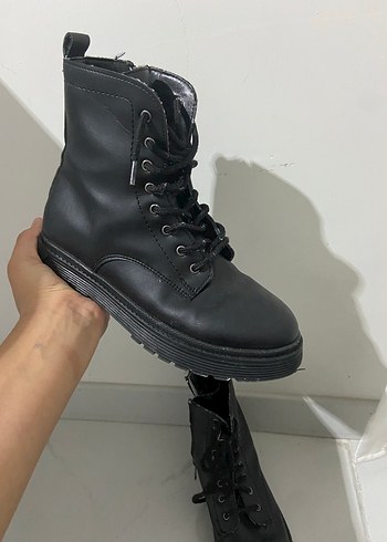 38 Beden Siyah Deri Kadın Goth Bot
