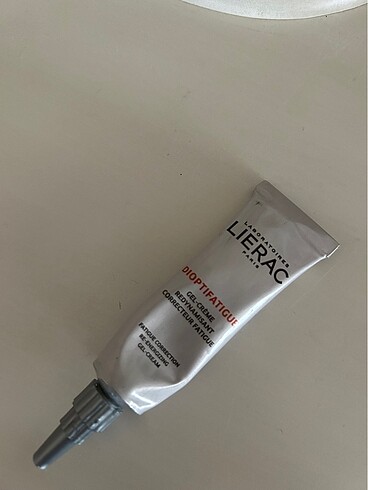Lierac göz altı kremi