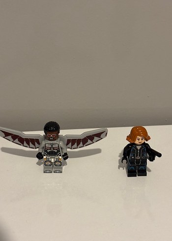 Beden Black Widow and Falcon Lego Mini Figür